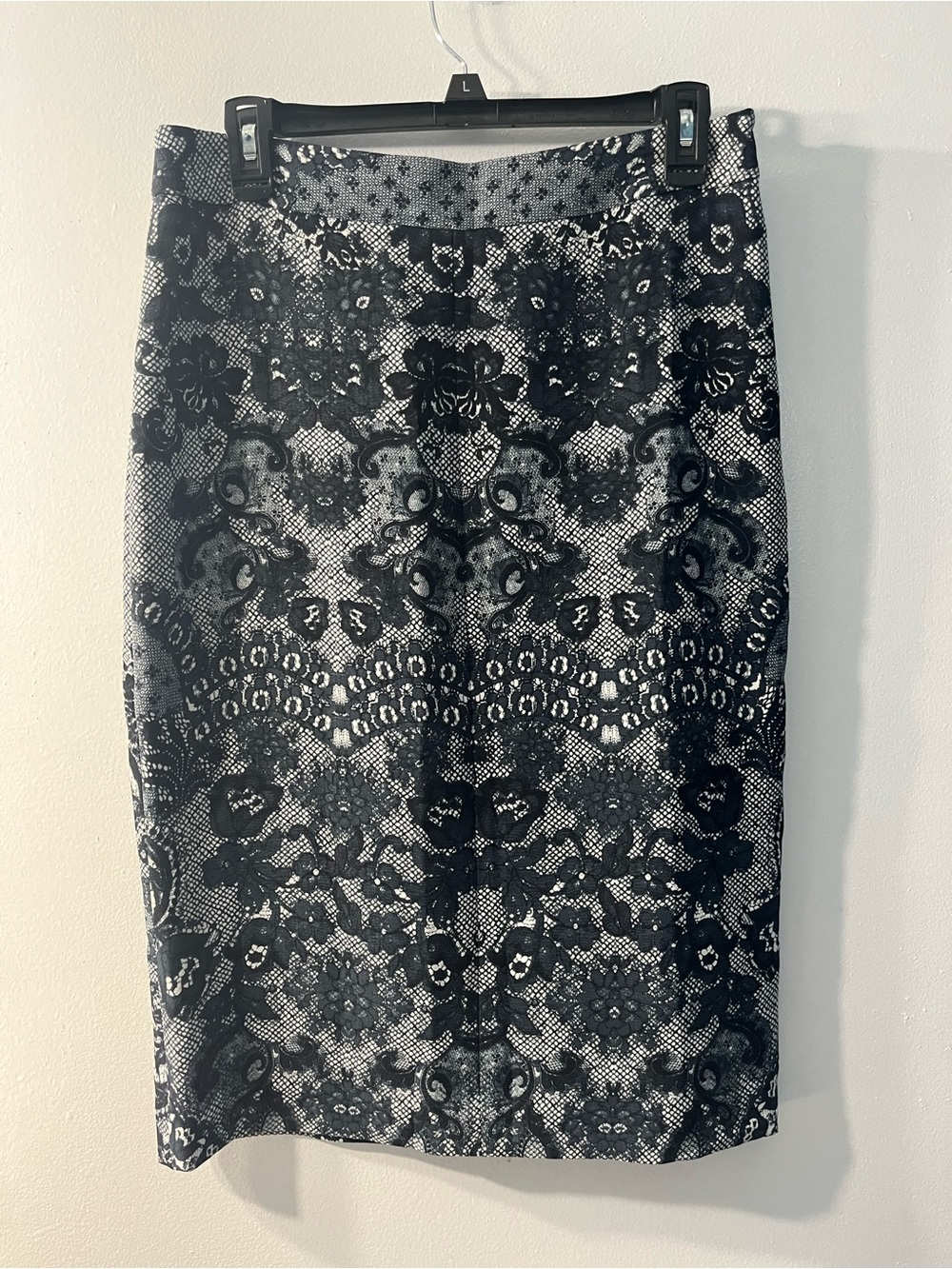 Yoana Baraschi Black and Navy Lace-Pattern Pencil Skirt